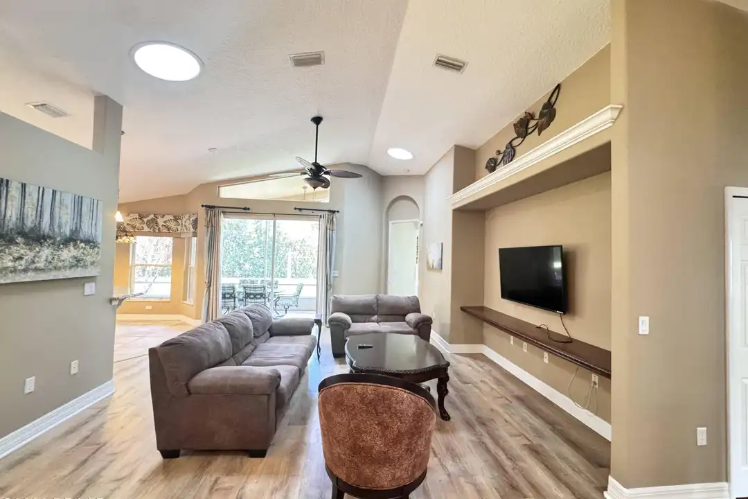 1315 Coconut Palm Cir - More