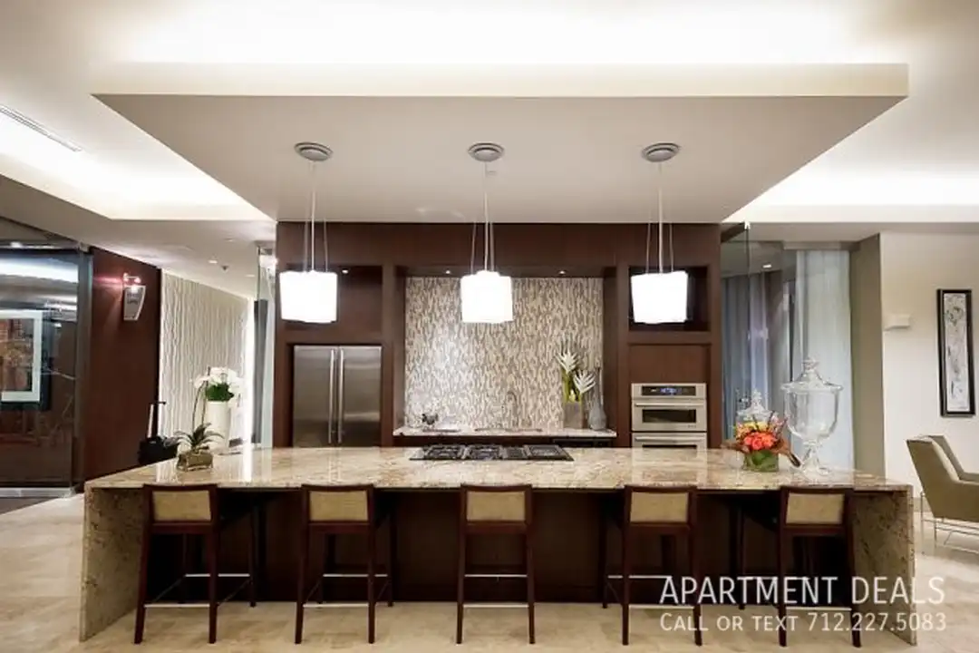 Apartment in Houston, Rice Village, University Place - View 5