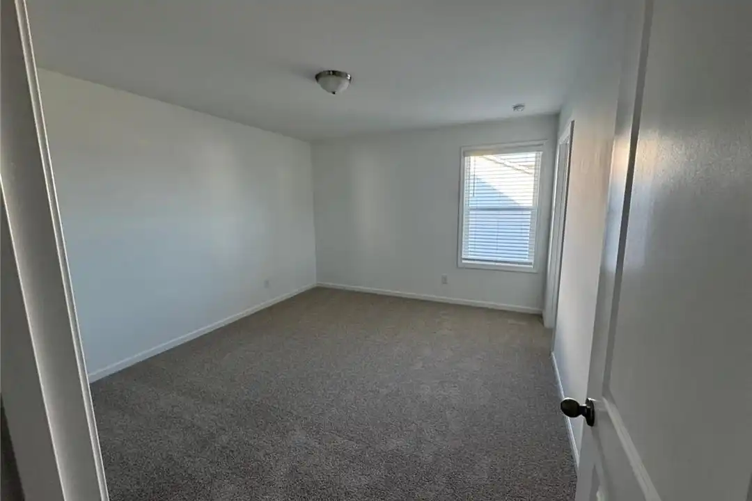 30 Everly Wy - More