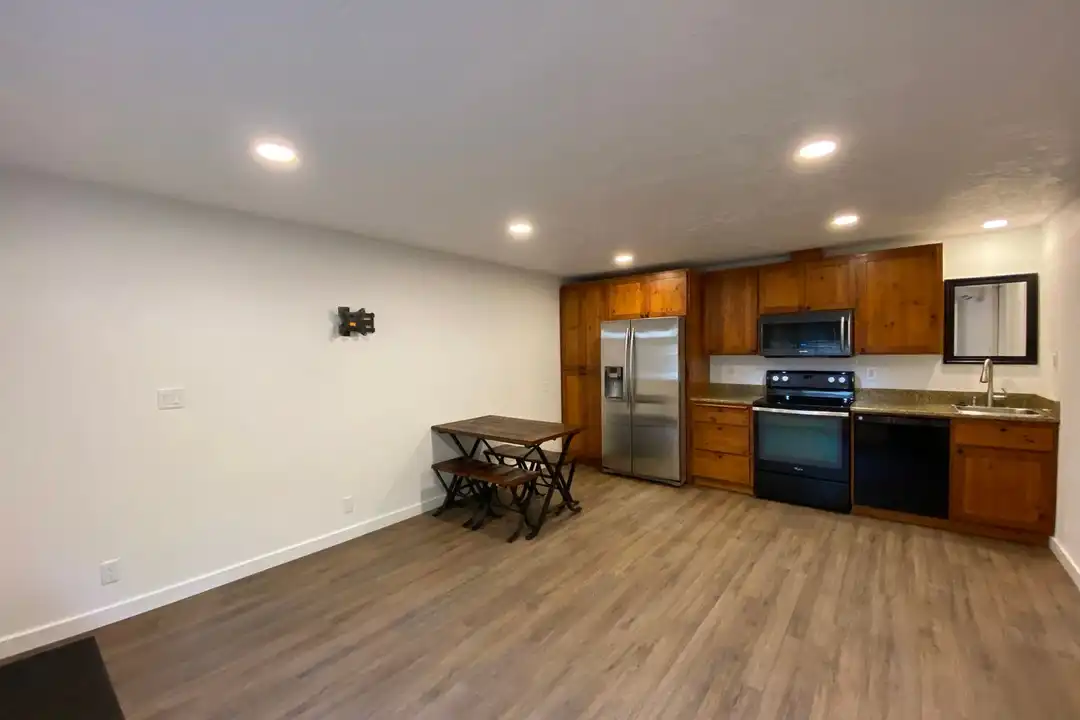 Apartment in Eugene - View 4