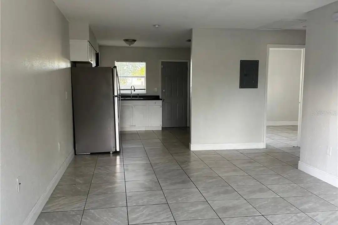 1112 Martin St #C – photo 1 of 11