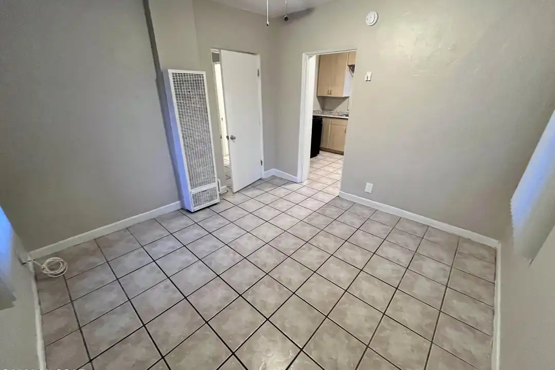 2620 N Stone Ave unit 2 - View 5