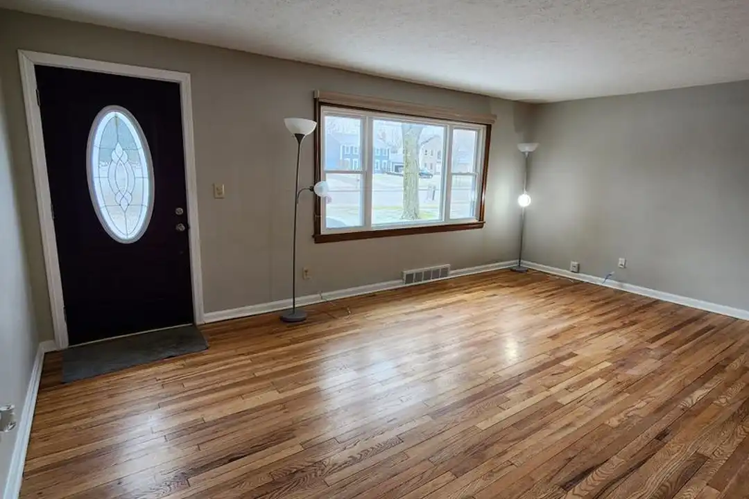 6920 SOM Center Road – photo 1