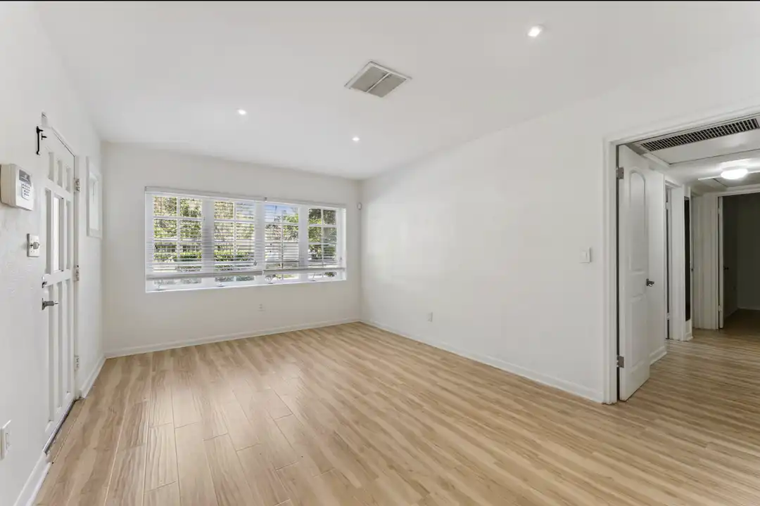 447 N Phelps Ave - View 3