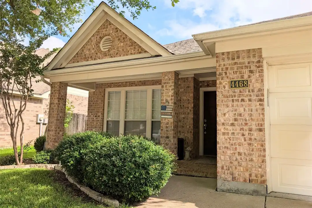 4468 Fountain Ridge Dr - View 2