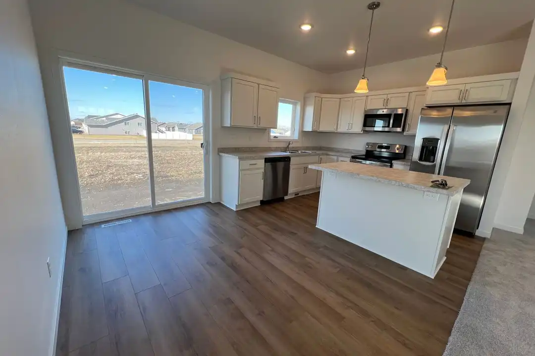 408 16th St NE – photo 1