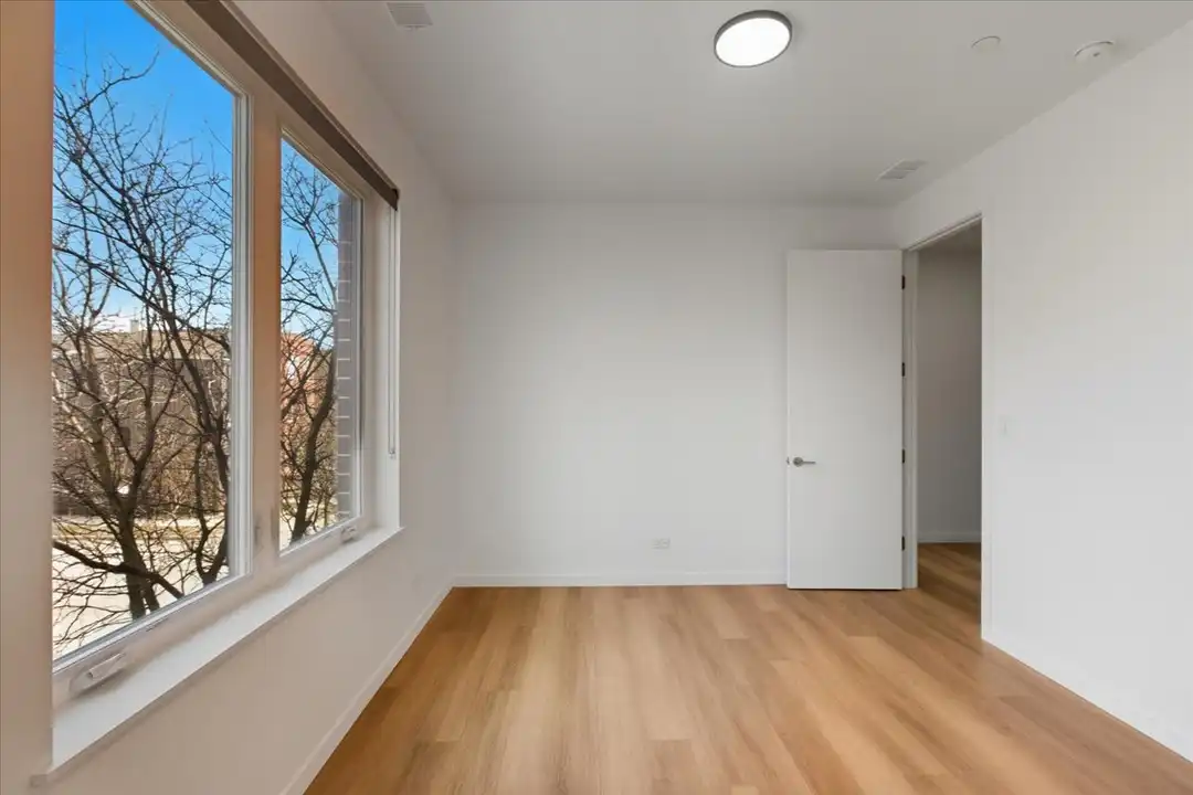 204 S Leavitt St unit 302 - View 4