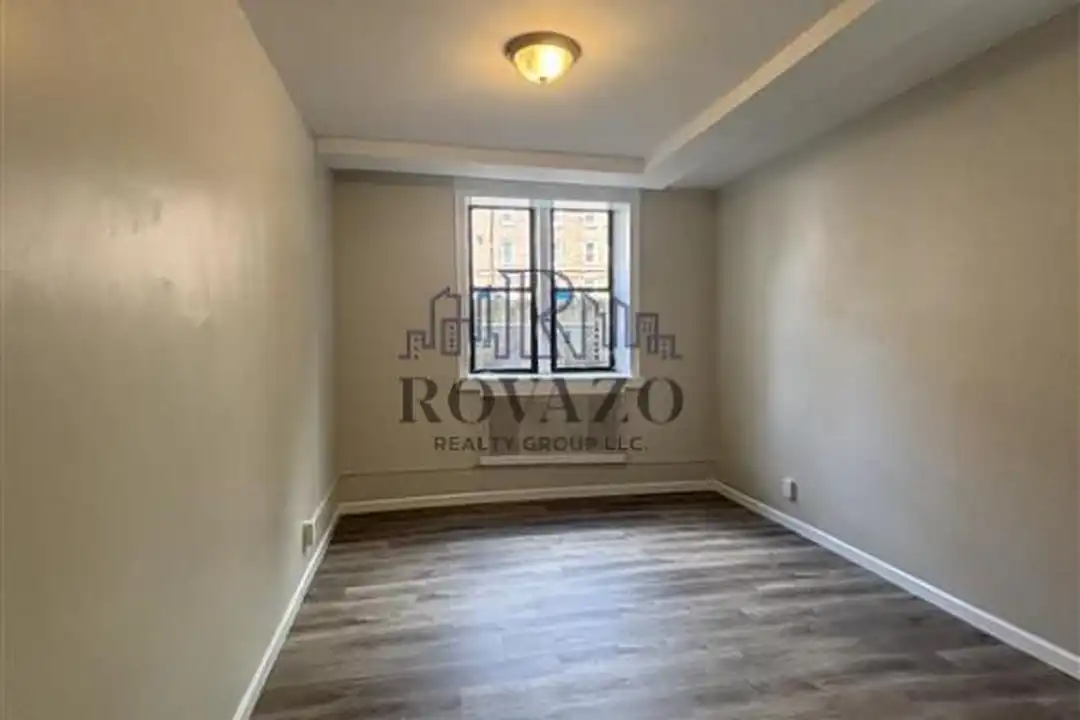 25 Van Velsor Pl unit 1L - View 4
