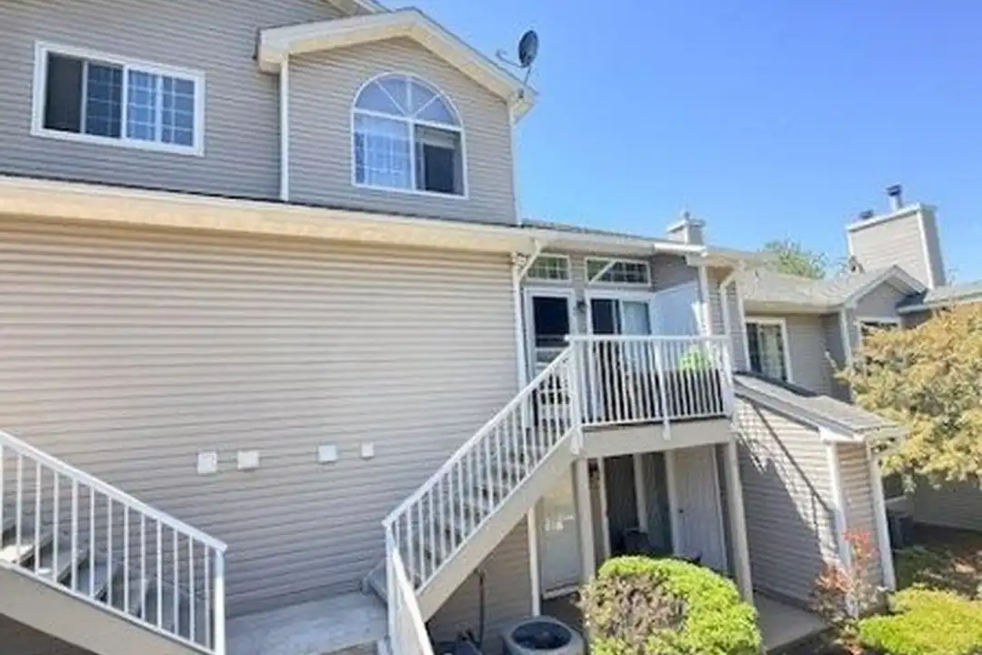 44 Spruce Ct - View 2