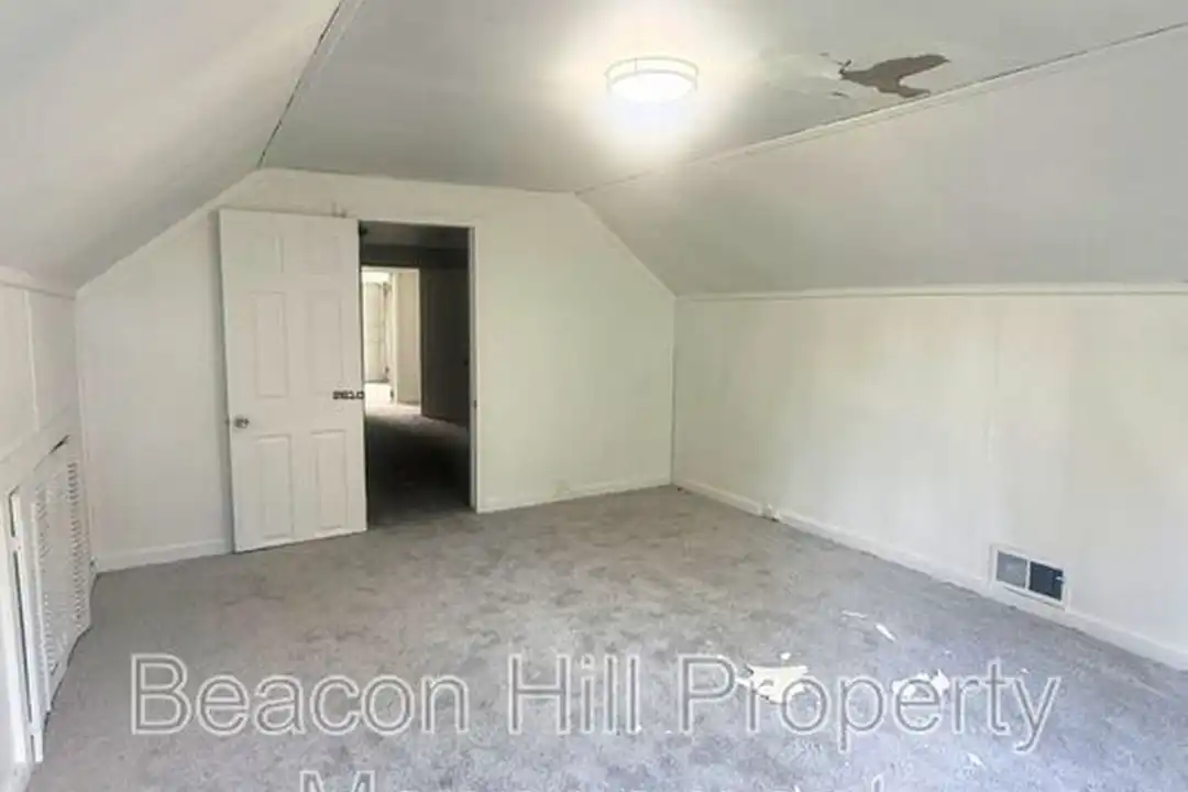 6514 Fullerton Ave - View 4
