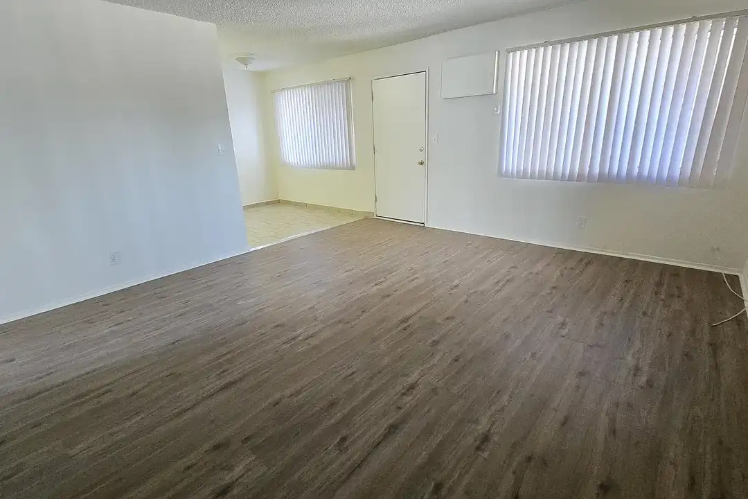 Apartment in El Monte - View 4