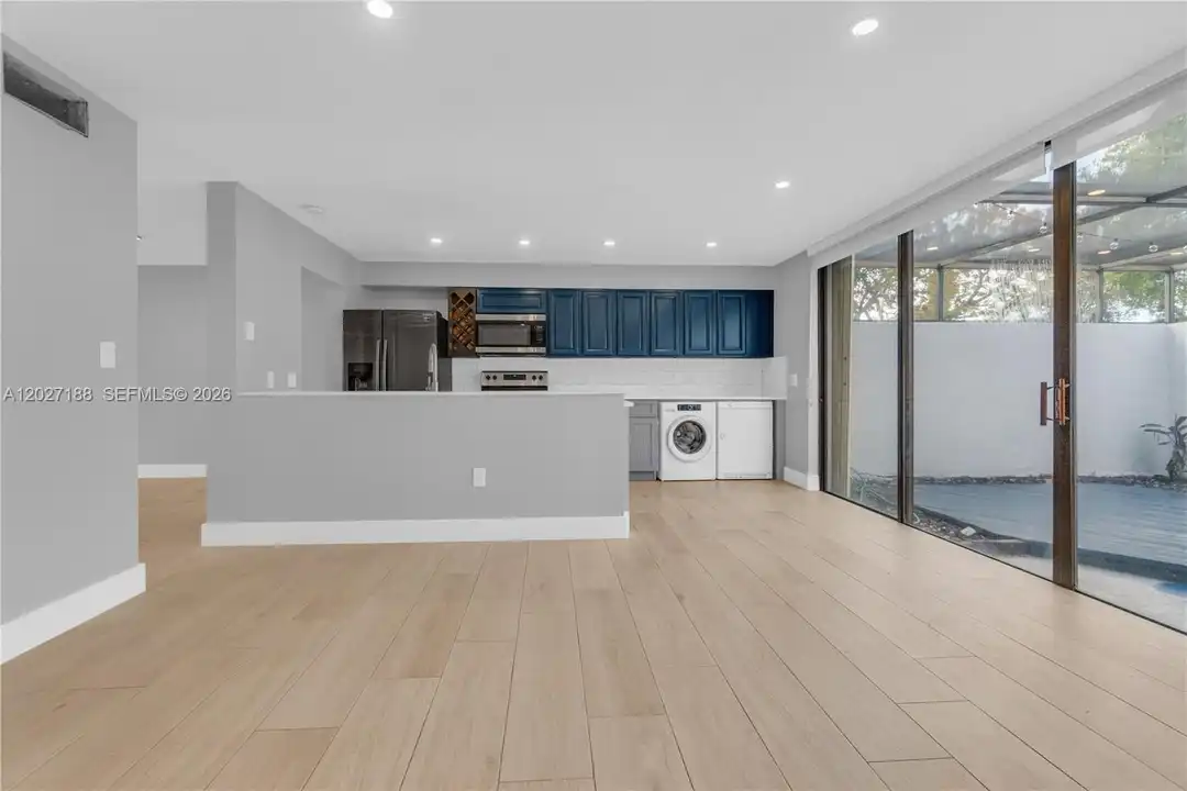 Apartment in Miami - View 5
