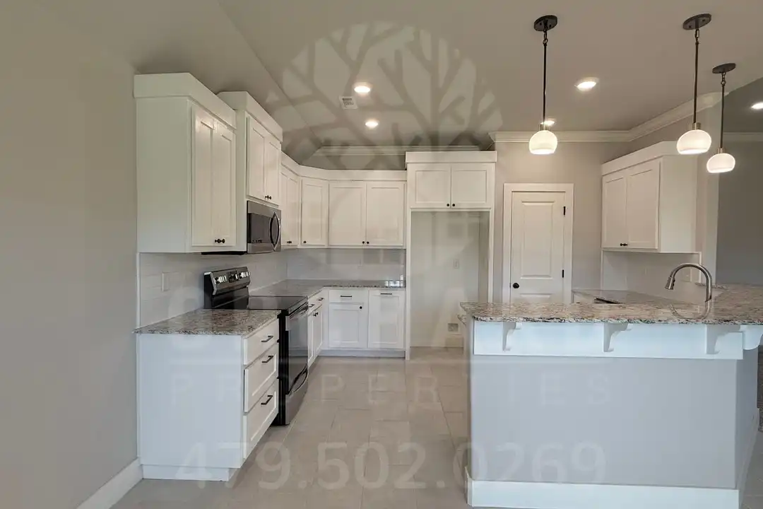 927 Fair Oaks St - More