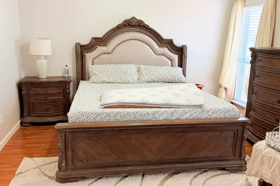 555 Village Green Dr - View 6