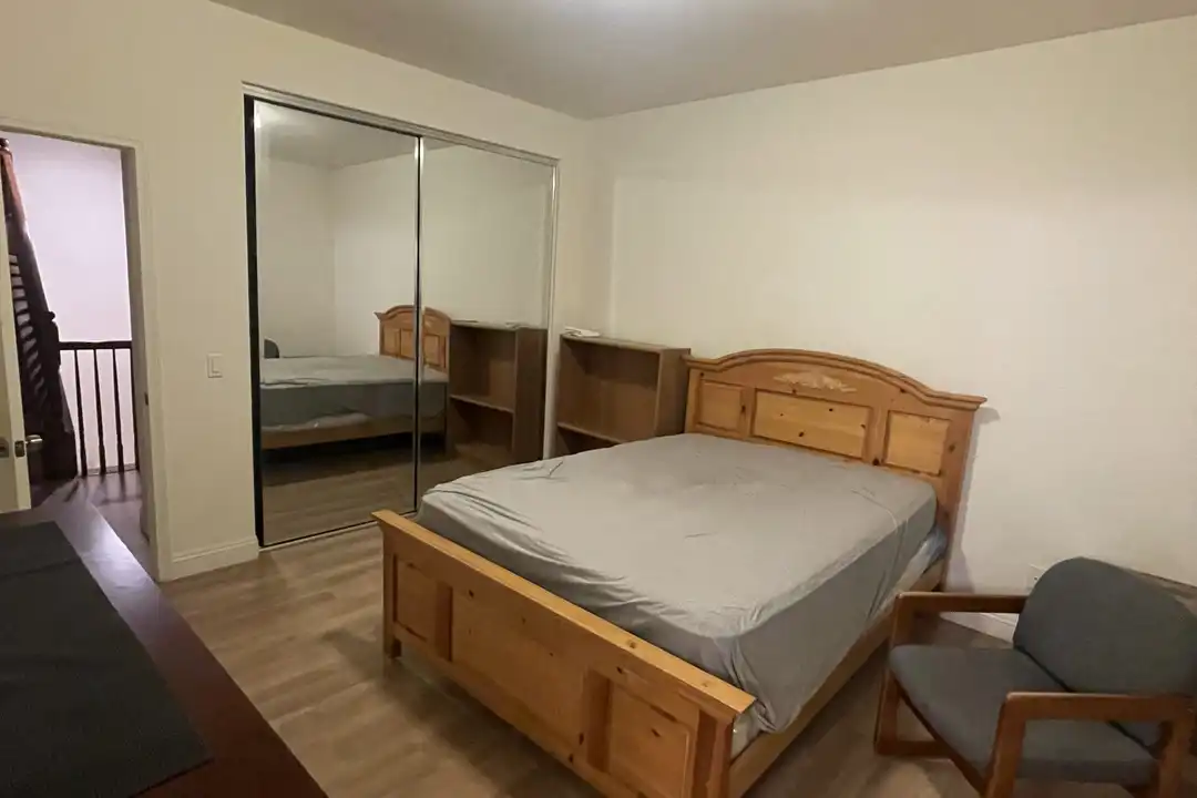 14925 Shoreham St unit 1 – photo 1 of 3