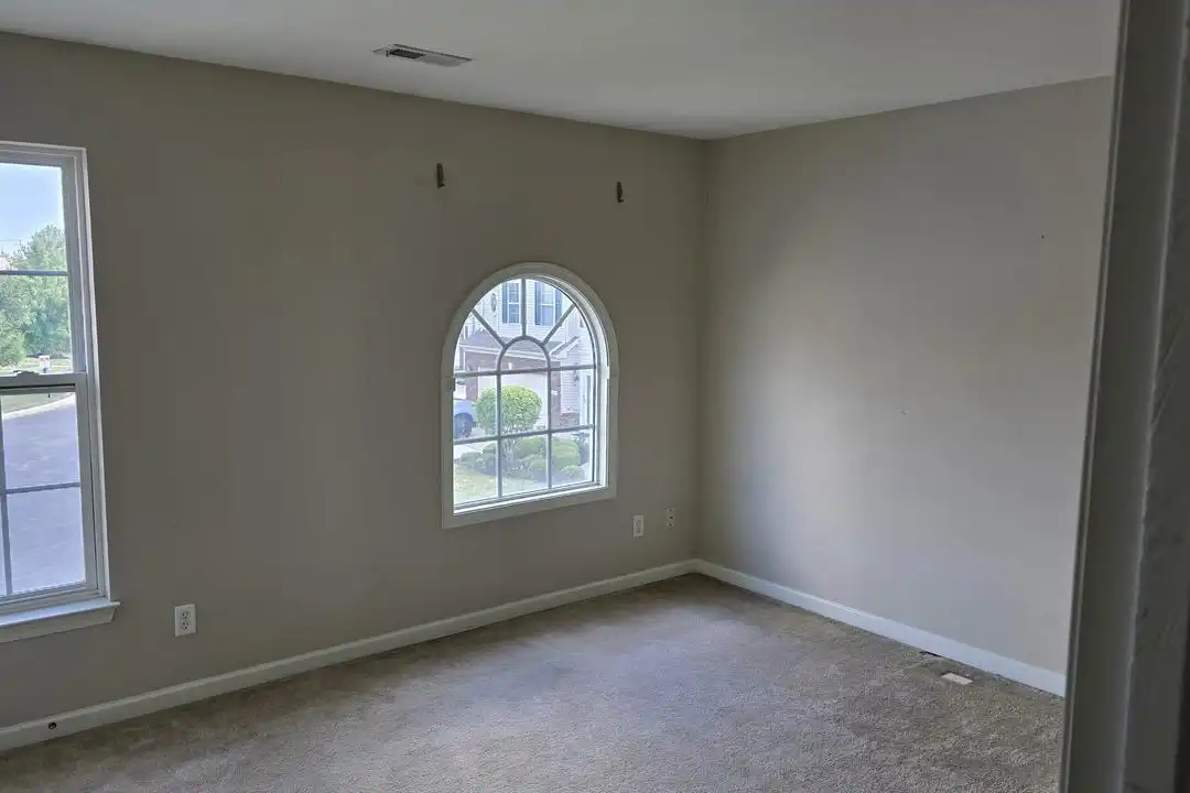 2933 Stratford Way – photo 1 of 24