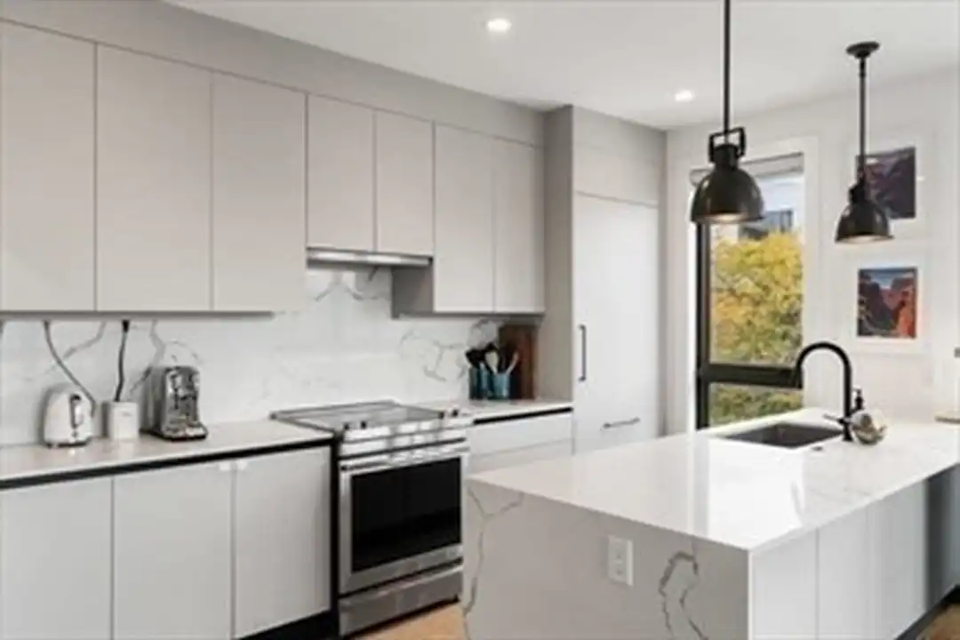 75 W Broadway unit 301 – pohled 2