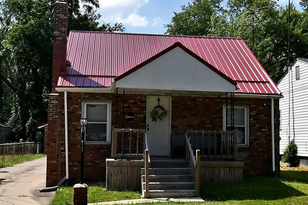 1530 Oak Knoll Ave SE – photo 1