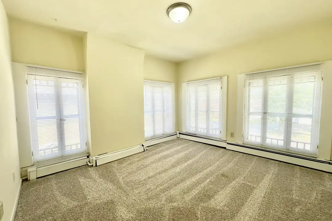 521 E Court St unit 4 - View 6