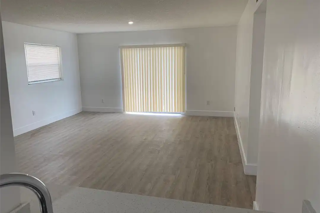 4121 Stirling Rd unit 401 - View 5