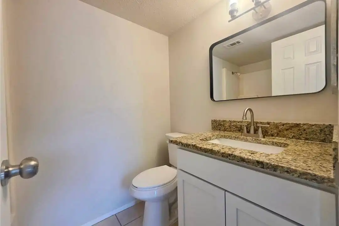1020 Autumn Cir #C - View 5