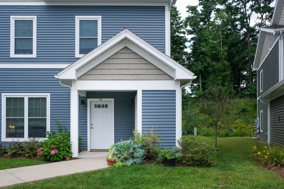59 Griffin Ln unit 59-102 - Essex Junction, VT | Rent.