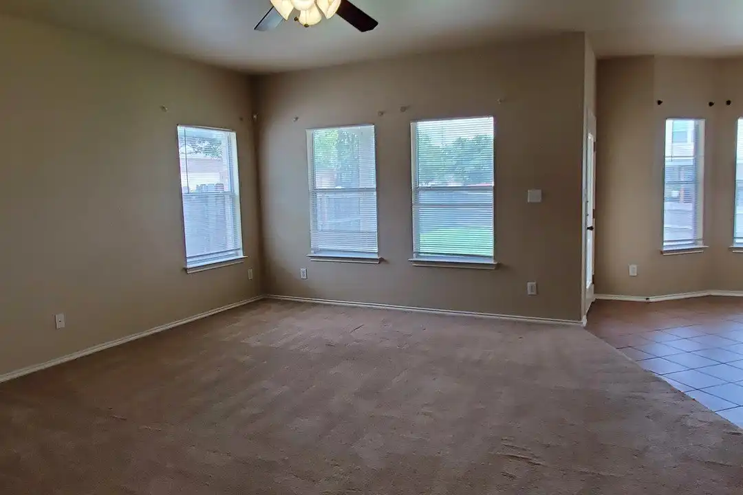 House in Converse - View 2