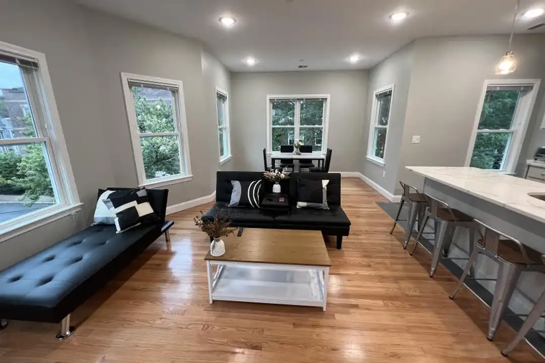 16 Hamilton Rd – další