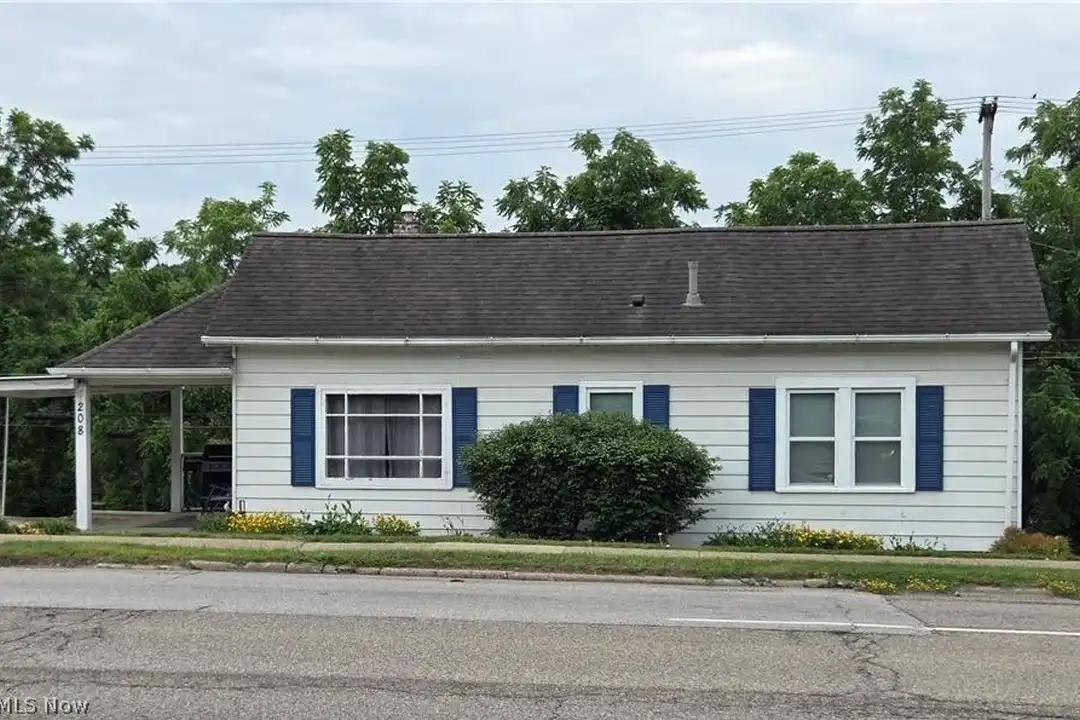 208 W Main St – photo 1 of 11