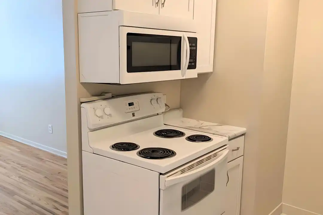 Apartment in Maplewood - View 5