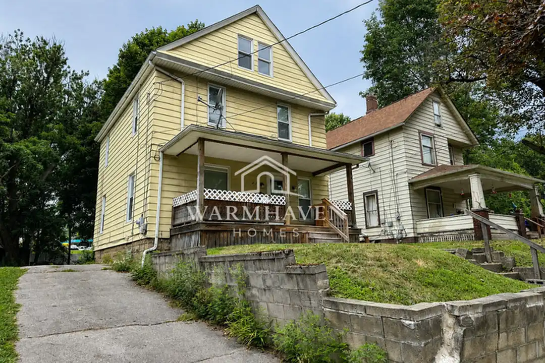 212 Gale St – photo 1