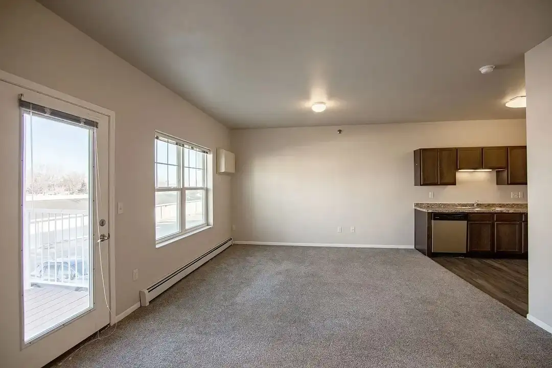West Creek Crossing Apartments – photo 1
