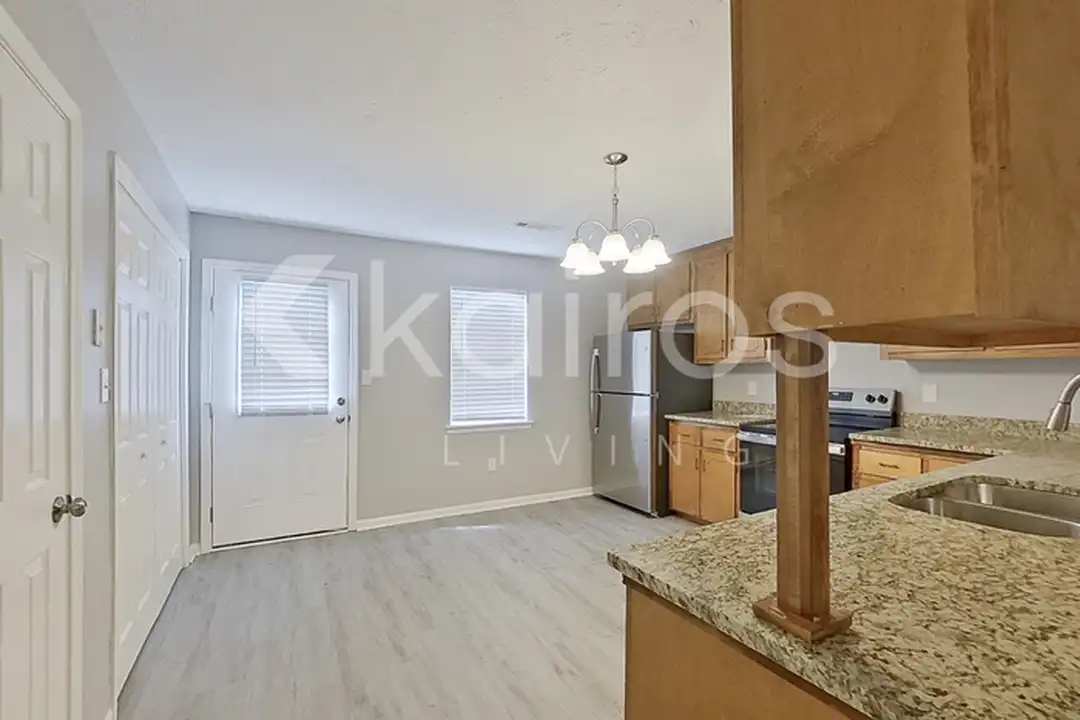 160 Deer Pkwy - More