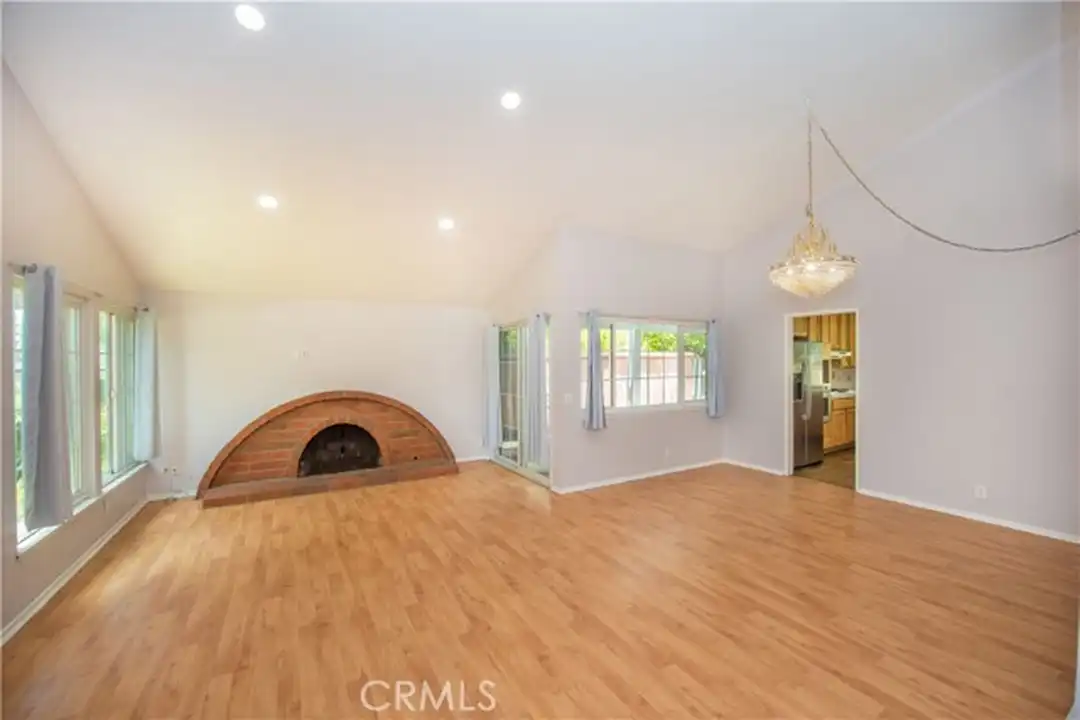 1709 E Beechwood Ave - View 3
