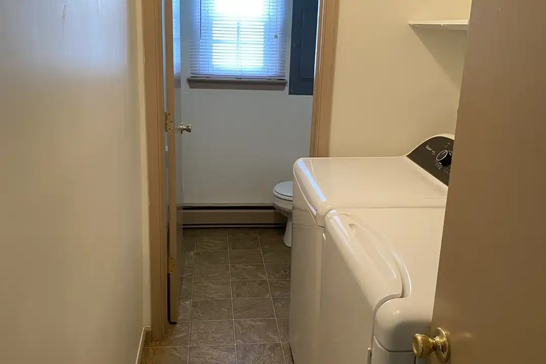 319 Lockridge Ln - More