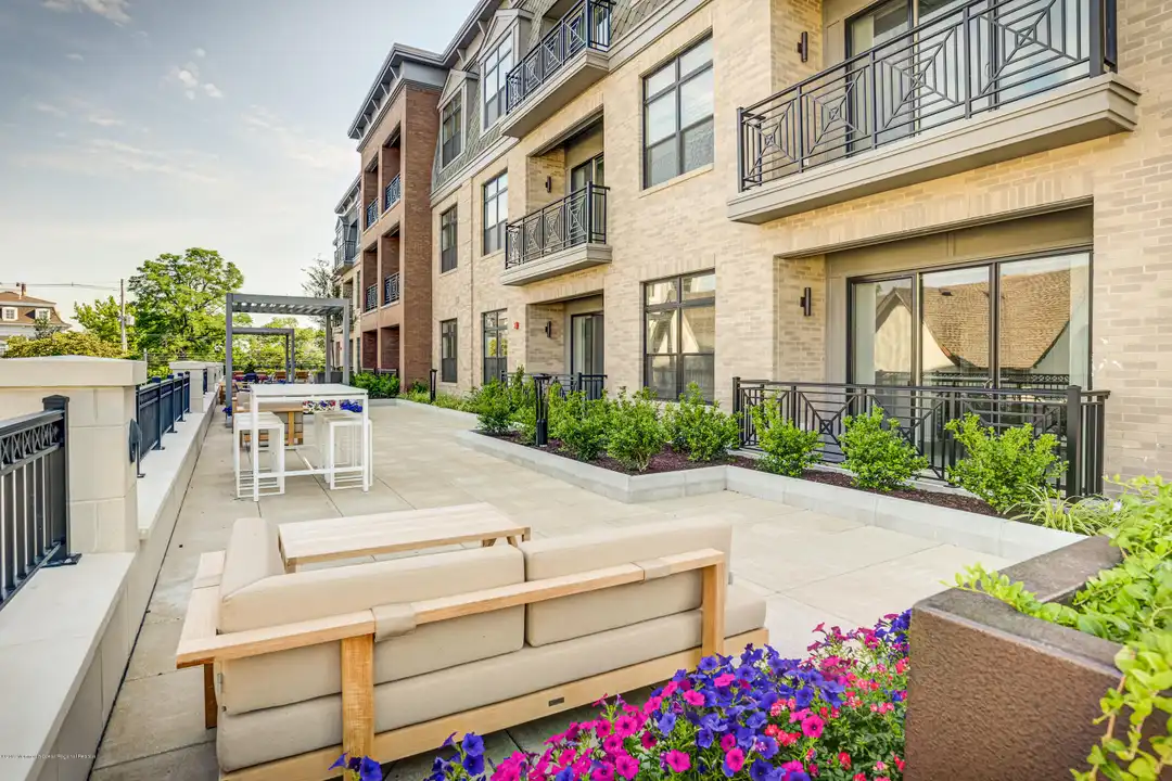 55 W Front St unit 410 – photo 1