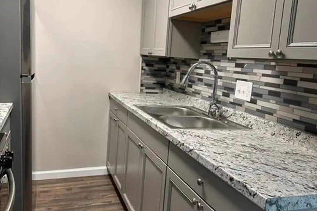 10 Susan Cir unit 7 – photo 1 of 11