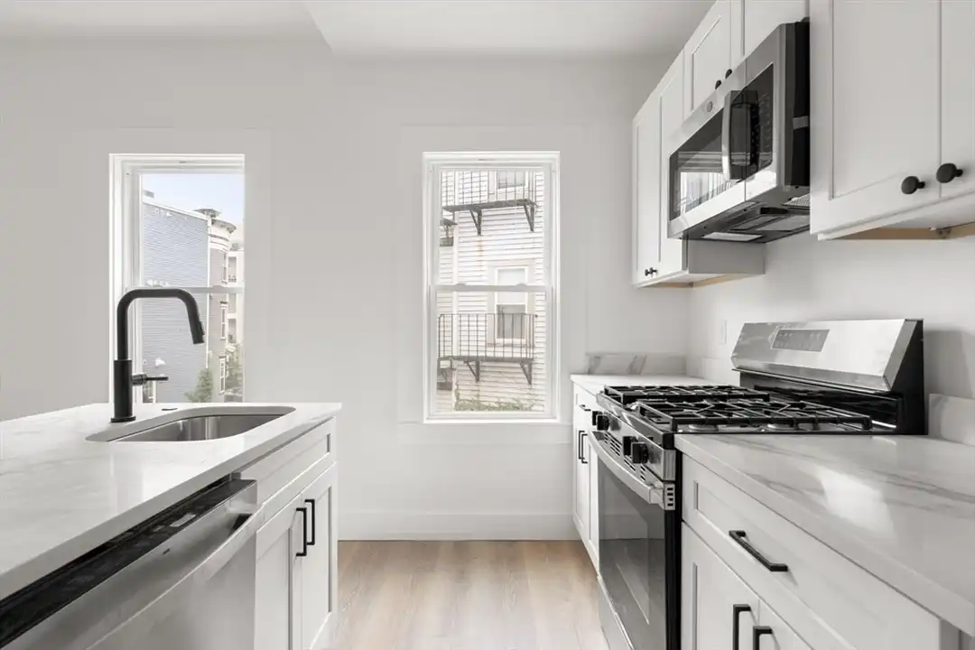 467 E 3rd St unit 3 - View 2