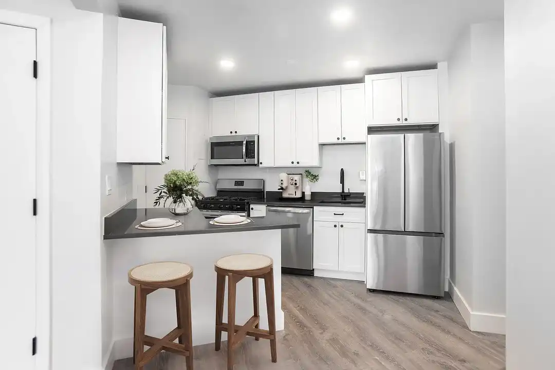 Sheridan Apartments – photo 1 of 7