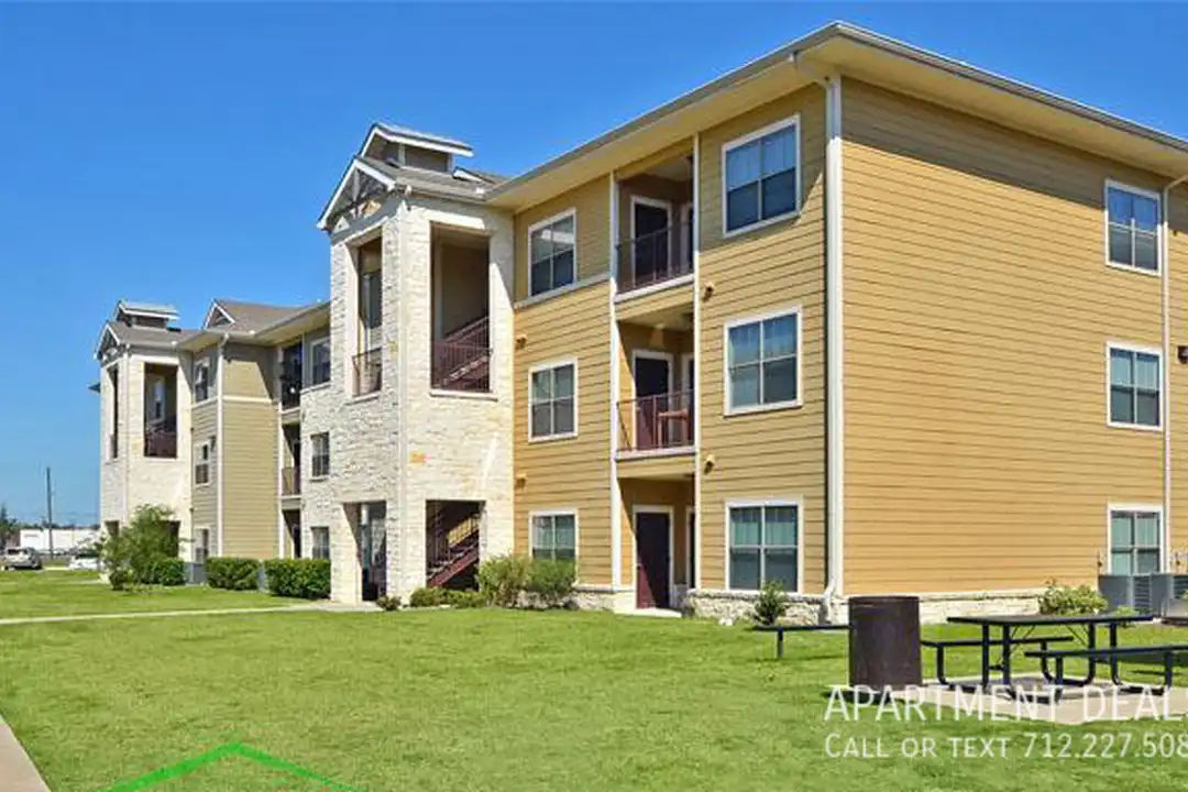 211 Knox St - More