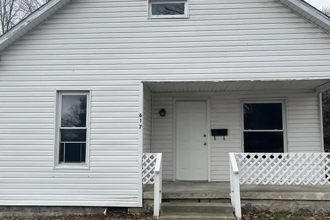 617 E Broadway Blvd – photo 1 of 9