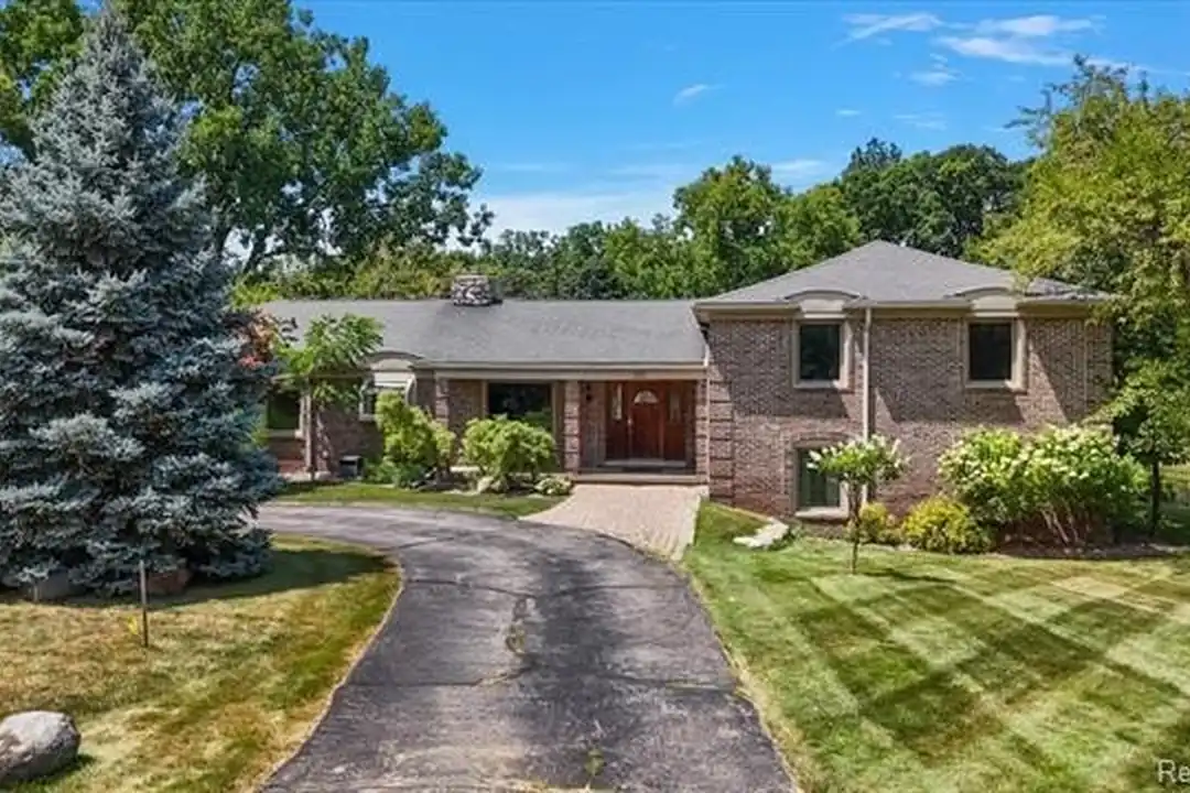 980 Sandhurst Rd – photo 1 of 75