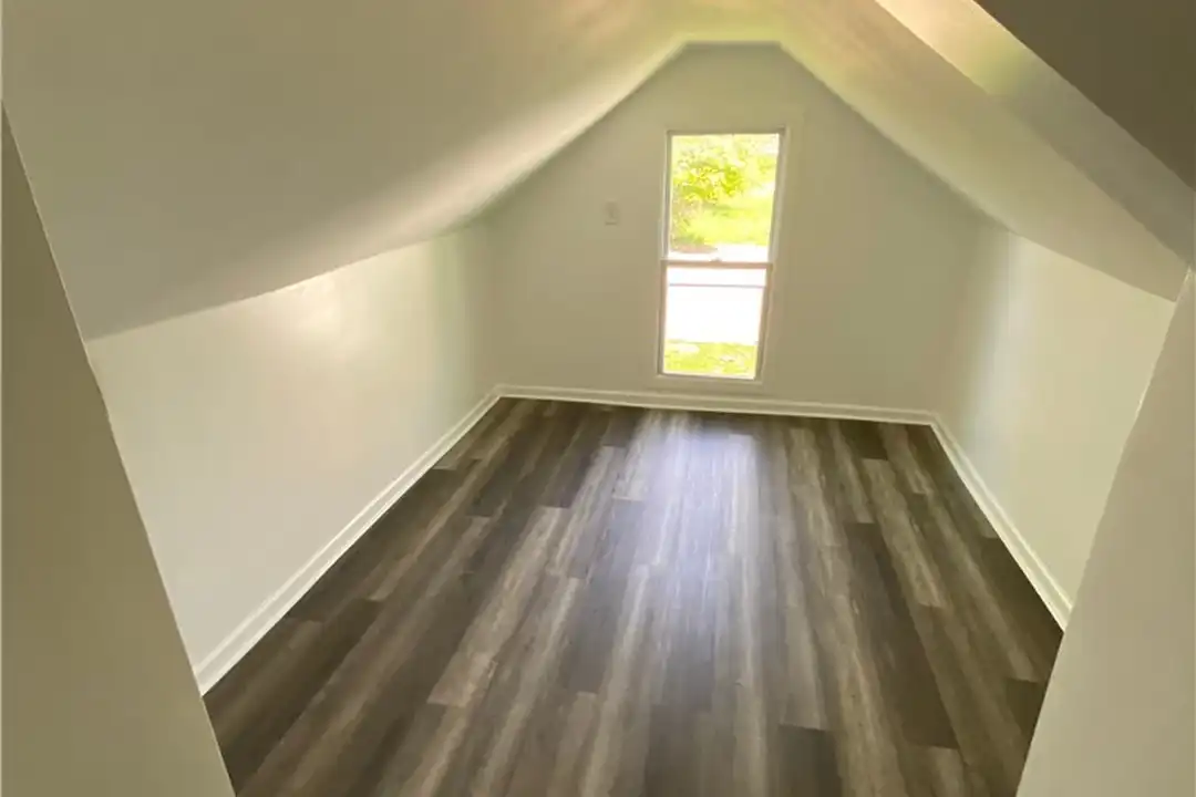 Apartment in Cleveland - View 2