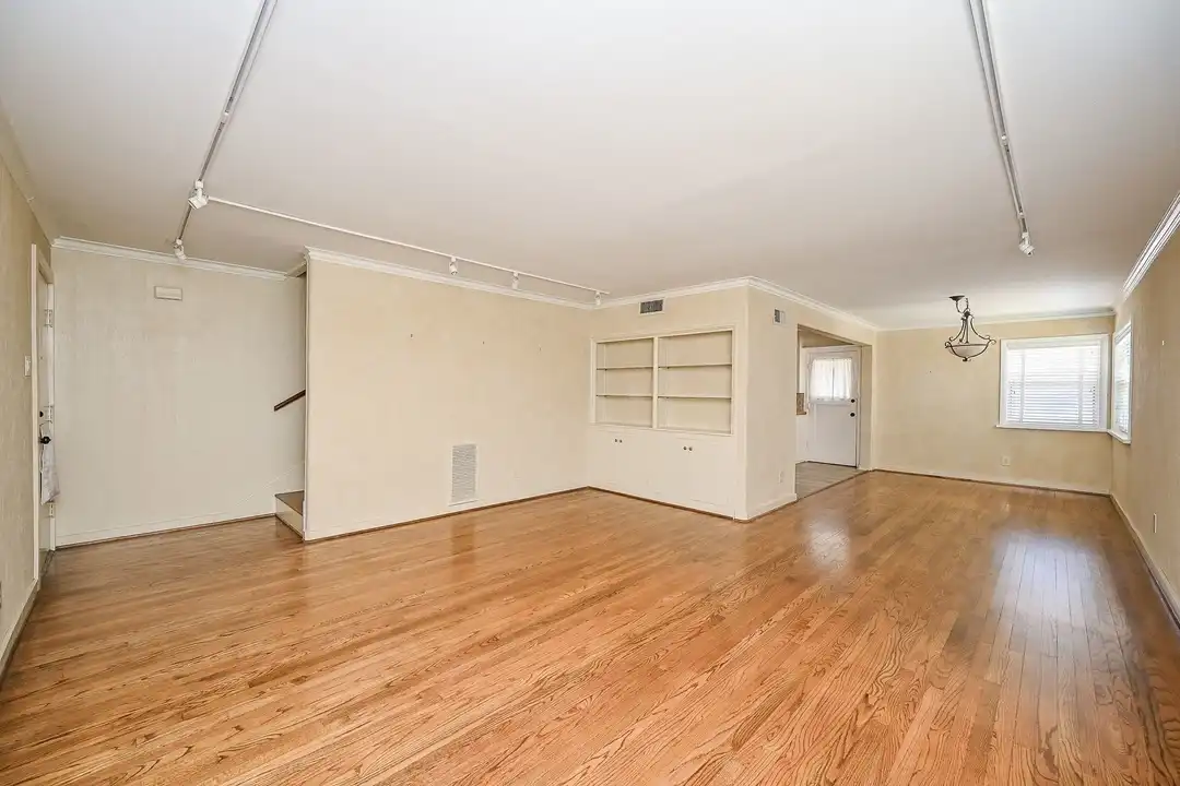 2821 Eastgrove Ln - View 6