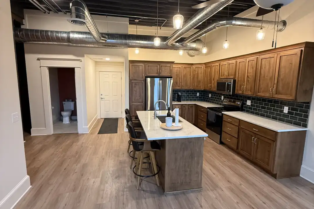 33 N Broad St – photo 1 of 10