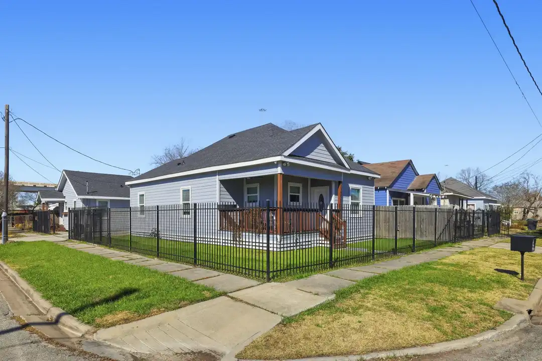 1401 Sydnor St - View 2