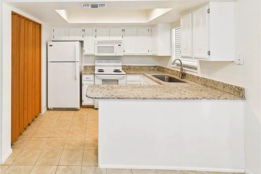 18541 Iris Rd - View 6