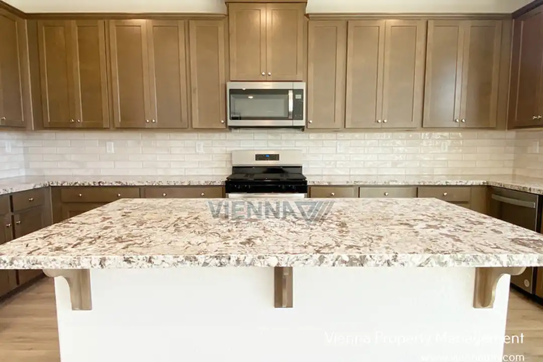 7361 Moon Dream Wy - More