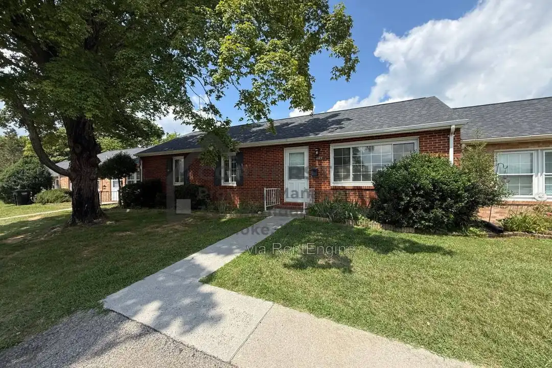 1103 Lakeview Pl – photo 1 of 10