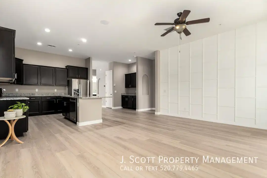 1255 N Arizona Ave - View 3